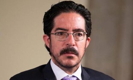 Salmerón renuncia a la embajada de México en Panamá