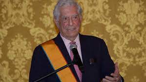 El premio Nobel de literatura, Mario Vargas Llosa, ingresó a una clínica de Madrid por #Covid-19