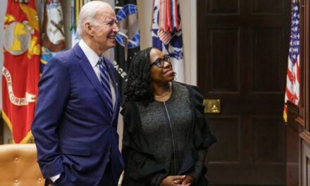 El Senado de EEUU confirma la primera jueza afroamericana para el Tribunal Supremo