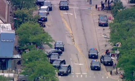 Se registra tiroteo en Highland Park, ciudad a las afueras de Chicago