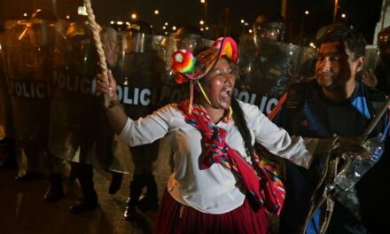 Golpes a “la gran marcha” en Lima