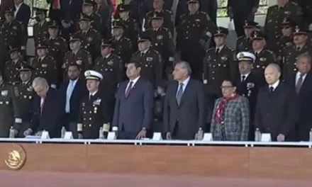 Fiscal Gertz Manero acompaña a AMLO en celebración por Día de la Bandera; se ausenta ministra Piña