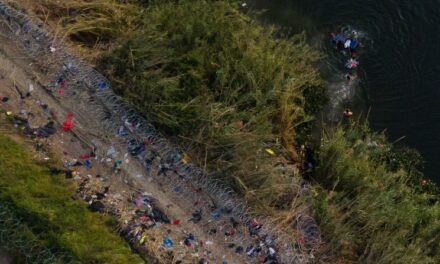 AMLO condena la orden cruel de empujar a niños migrantes al río Bravo