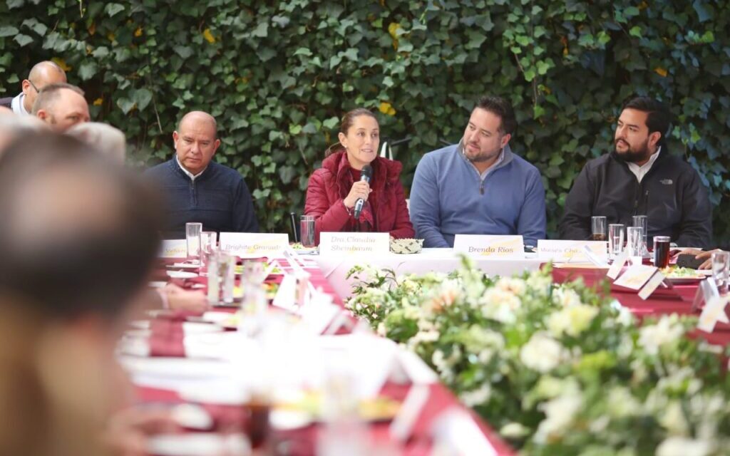 Claudia Sheinbaum se reúne con empresarios y agricultores de Cuauhtémoc en Chihuahua