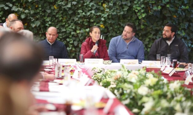 Claudia Sheinbaum se reúne con empresarios y agricultores de Cuauhtémoc en Chihuahua