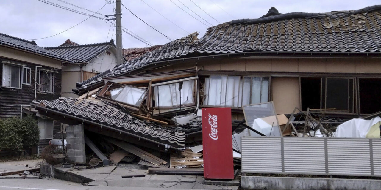 Japón sufre varias réplicas tras el terremoto de magnitud 7.6, varias personas atrapadas bajo los escombros