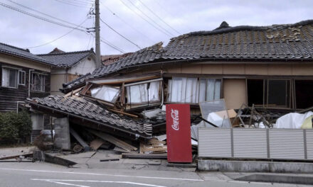 Japón sufre varias réplicas tras el terremoto de magnitud 7.6, varias personas atrapadas bajo los escombros
