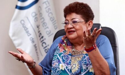 Ernestina Godoy alista defensa legal ante acusación de plagio de tesis; es una “artimaña inmoral”