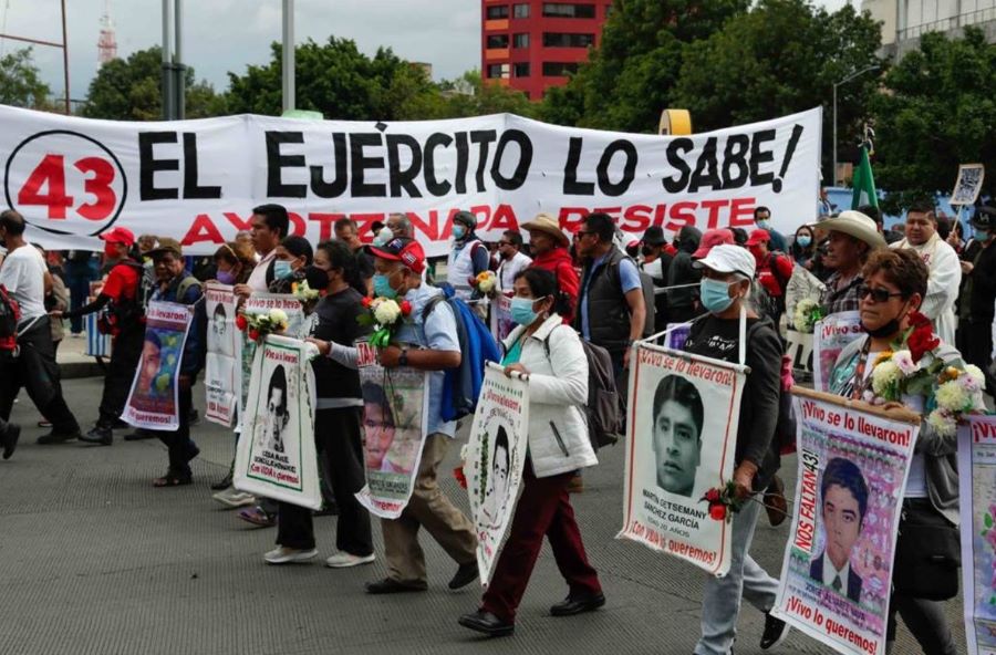 Juez federal dejó en libertad condicional a ocho militares involucrados en el caso Ayotzinapa