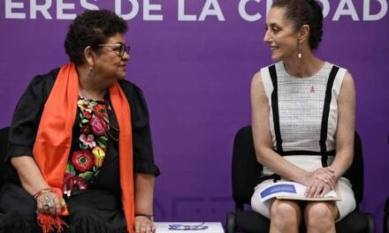 Claudia Sheinbaum salva a Ernestina Godoy, la invita a buscar senaduría
