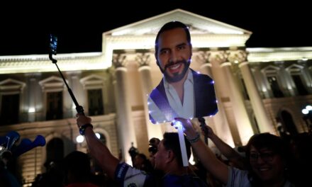 Bukele logra un aplastante triunfo en las elecciones presidenciales de El Salvador y consolida su poder total