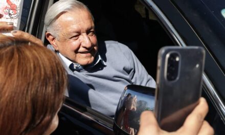 Manifestación opositora demuestra que vivimos en un país democrático: AMLO
