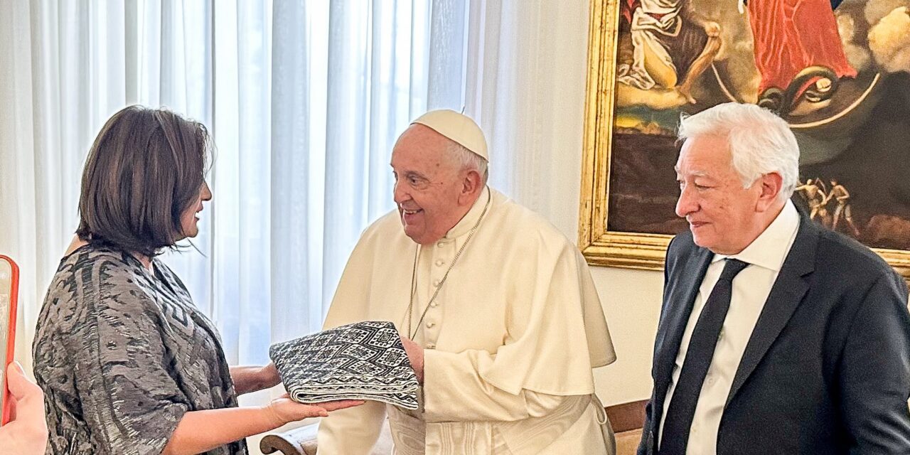 Xóchitl Gálvez muestra cómo fue su reunión con el Papa Francisco y revela de qué hablaron
