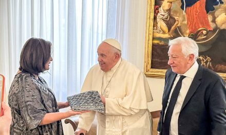 Xóchitl Gálvez muestra cómo fue su reunión con el Papa Francisco y revela de qué hablaron