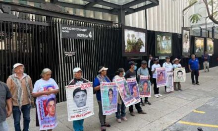 Piden padres de los 43 que el Senado llame a comparecer a Sedena, FGR y SRE