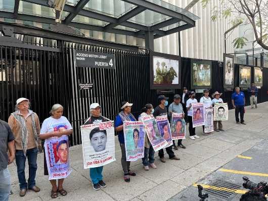 Piden padres de los 43 que el Senado llame a comparecer a Sedena, FGR y SRE