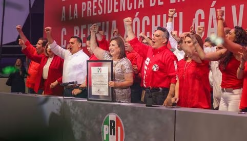 Recibe Xóchitl Gálvez constancia oficial como abanderada priista a la presidencia