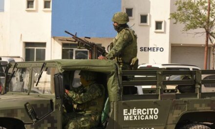 NIEGA AMLO MILITARIZACIÓN; LO QUE HAY ES UN ‘PUEBLO UNIFORMADO’, DICE
