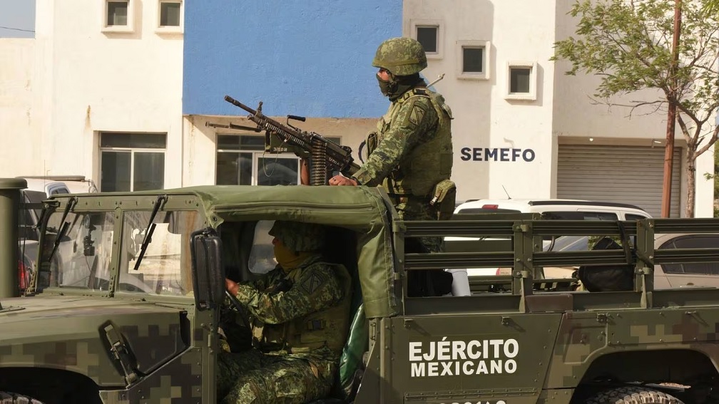 NIEGA AMLO MILITARIZACIÓN; LO QUE HAY ES UN ‘PUEBLO UNIFORMADO’, DICE