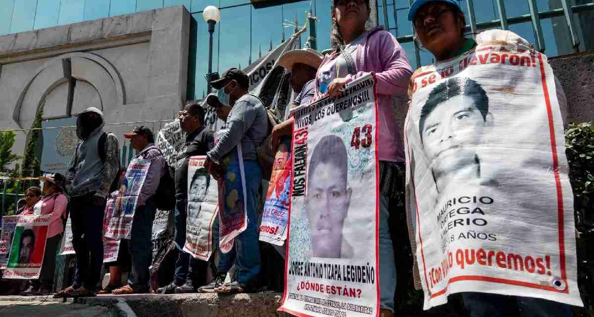 Padres de los 43 anuncian que no se volverán a reunir con la Covaj