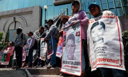 Padres de los 43 anuncian que no se volverán a reunir con la Covaj