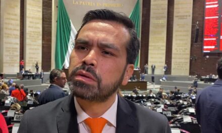 Chocan Álvarez Máynez y Alito Moreno; “bola de mafiosos y delincuentes”