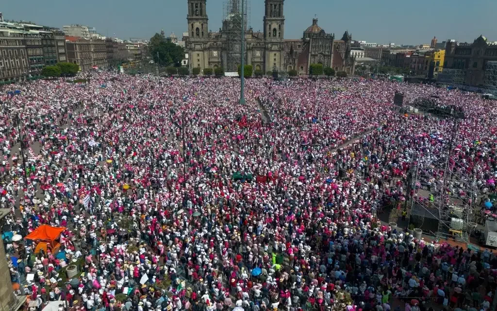 Marcha por la democracia se concentra en el Zócalo