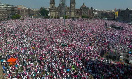 Marcha por la democracia se concentra en el Zócalo