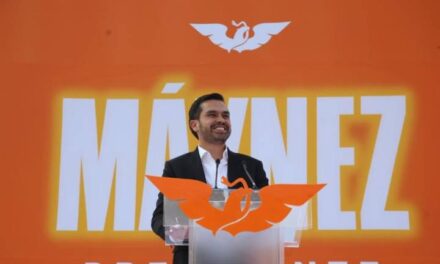 Jorge Álvarez se registra ante INE como candidato presidencial por MC