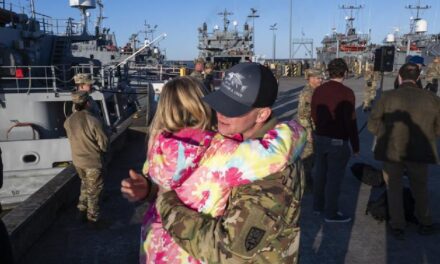 Barcos del Ejército de EEUU zarpan en misión para construir muelle flotante frente a costa de Gaza