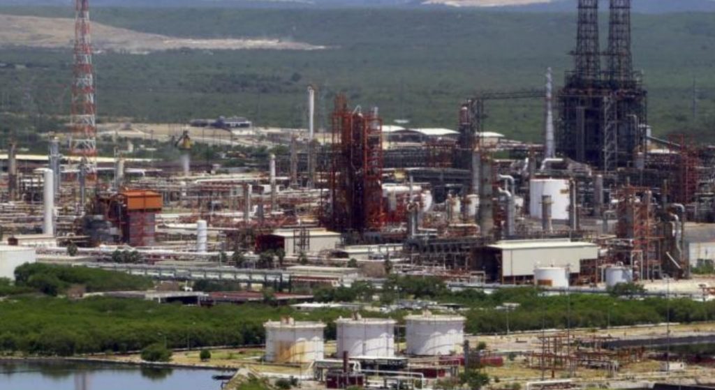 Gobierno de Nuevo León “clausura” refinería de Cadereyta