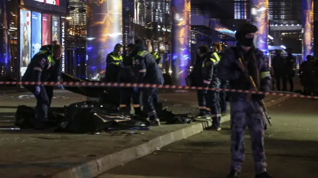 Estado Islámico reivindica el sangriento atentado en sala de conciertos de Moscú