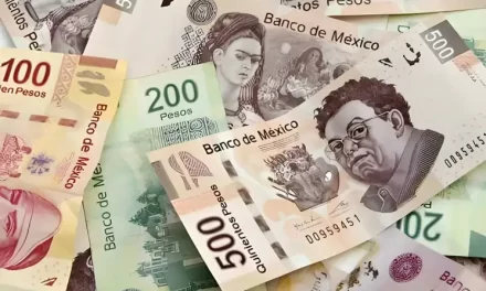 Jornada económica solida; peso cierra en 16.79 por dólar