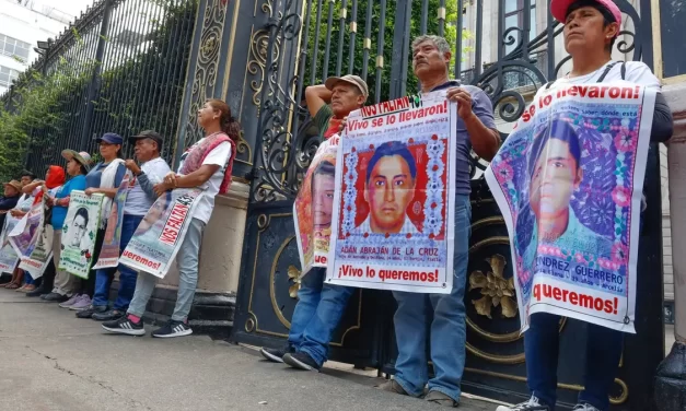 Fiscalía analiza 35 cuerpos por caso Ayotzinapa
