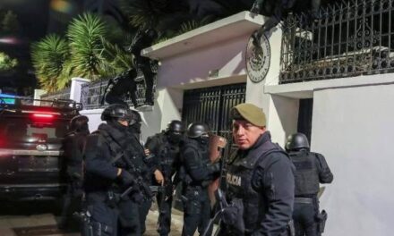 México exige investigación del asalto contra embajada en Quito