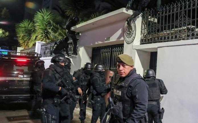 México exige investigación del asalto contra embajada en Quito