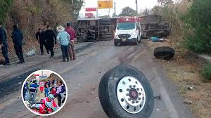 14 muertos y 31 lesionados por accidente en Malinalco
