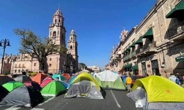 Anuncia CNTE “reubicación” de plantón en el Zócalo para que pueda realizarse la “marea rosa”