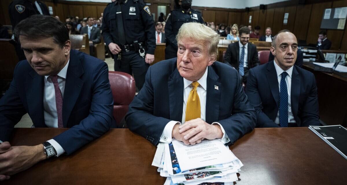 Condenan a Donald Trump por todos los cargos de falsificación de registros comerciales en un caso de pago por silencio en Nueva York