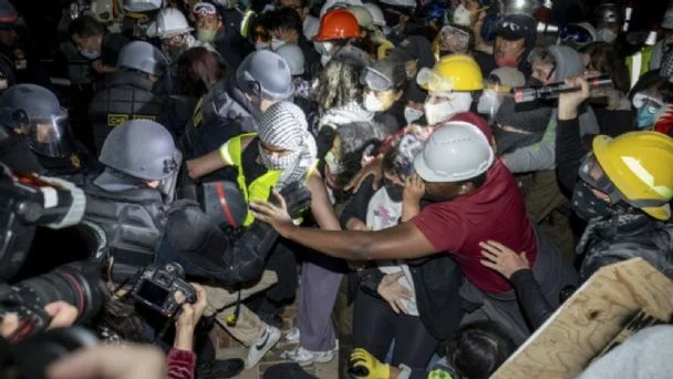 Ascienden a más de 2.000 los detenidos en universidades de EEUU