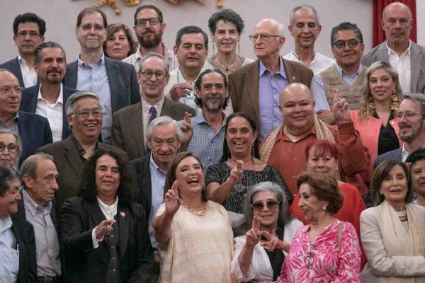 Intelectuales llaman a votar por Xóchitl Gálvez