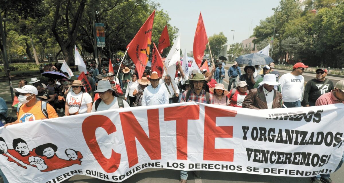 CNTE anuncia que levanta bloqueos y regresa al plantón del Zócalo