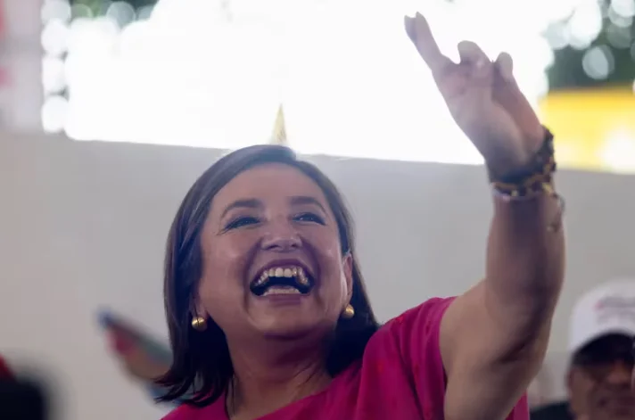Después de 3 horas de espera, Xóchitl Gálvez logra emitir su voto en la alcaldía Miguel Hidalgo, en CDMX