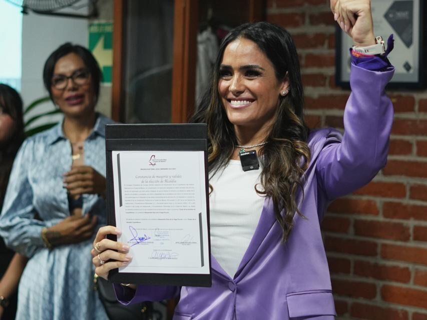 Ale Rojo de la Vega recibe constancia de mayoría como alcaldesa electa de la Cuauhtémoc