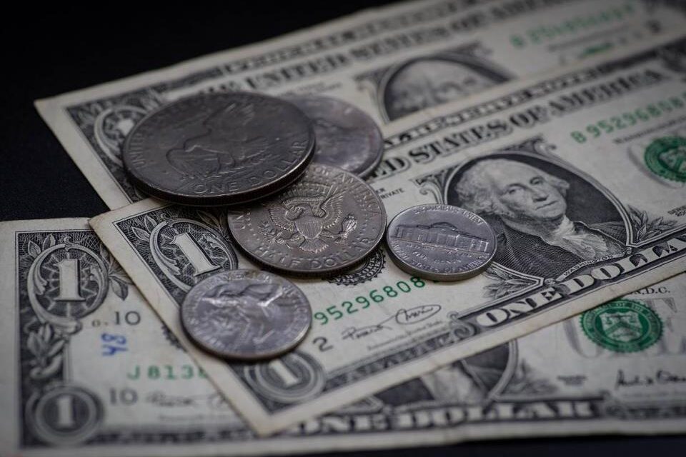 Superpeso registra pérdidas a pesar de la recuperación del viernes