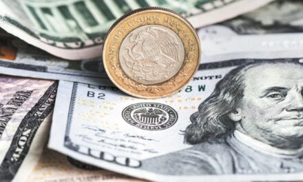Peso mexicano toma un respiro y se aprecia a 18.67 por dólar
