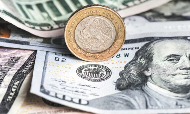 Peso mexicano toma un respiro y se aprecia a 18.67 por dólar