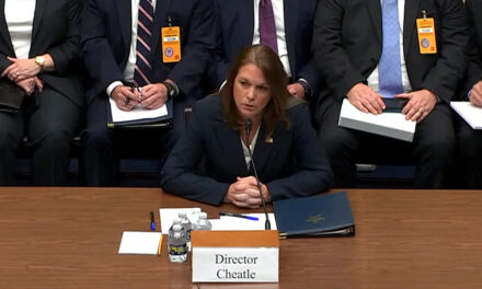 Directora de Servicio Secreto dimite ante críticas por atentado contra Trump