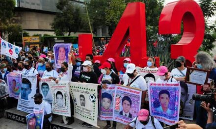 “Hablarles con la verdad y decirles cómo va la investigación”, AMLO a padres de normalistas de Ayotzinapa