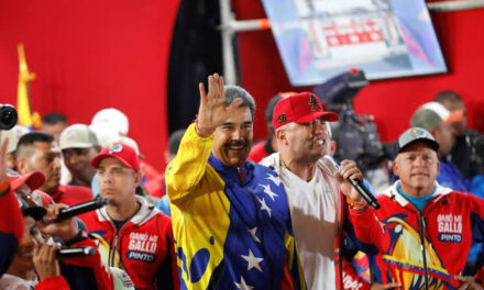 Maduro va por seis años más en el poder; oposición denuncia irregularidades en conteo de votos
